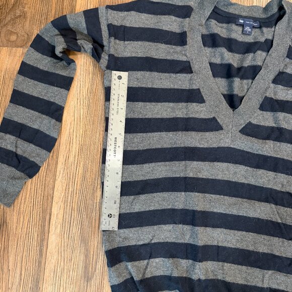 Vintage Y2K Gap Navy and Gray Striped Sweater Long Length - Small - Picture 3 of 4